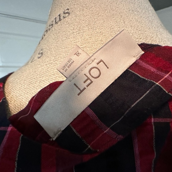 Puffy sleeved plaid blouse - Picture 4 of 5